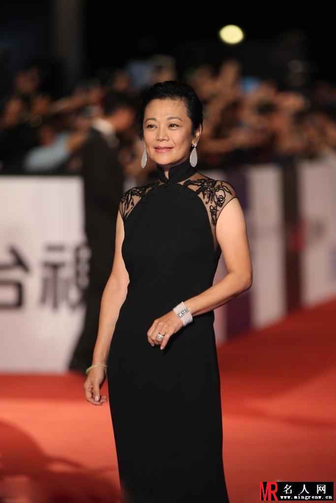 第50届金马奖红毯惊艳 女星露肉出镜被批奇葩(1)