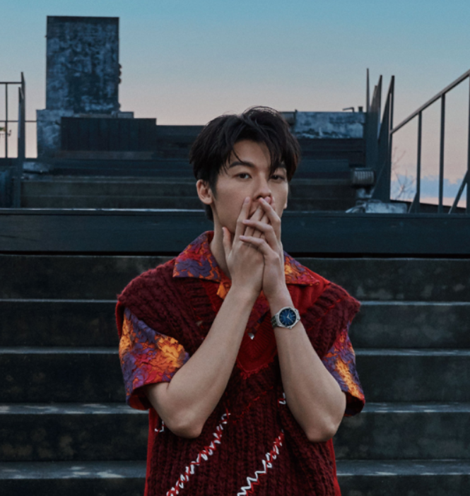 许光汉海边大片出炉 自然清新好养眼(1)