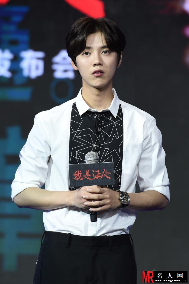 《我是证人》主题曲发布 杨幂短裤细腿(1)