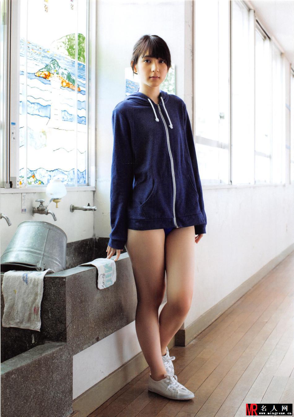 日本女星松冈菜摘连体紧身衣秀健美身材(1)