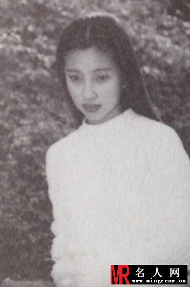 曝李冰冰出道前旧照眉清目秀抬腿清纯(1)