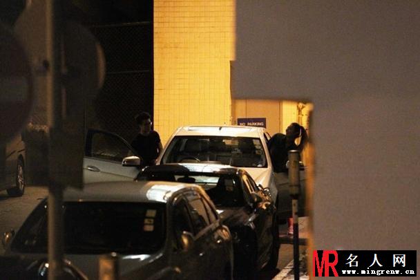 王敏德爱女王丽嘉恋与男友逛街 当街被摸胸(1)