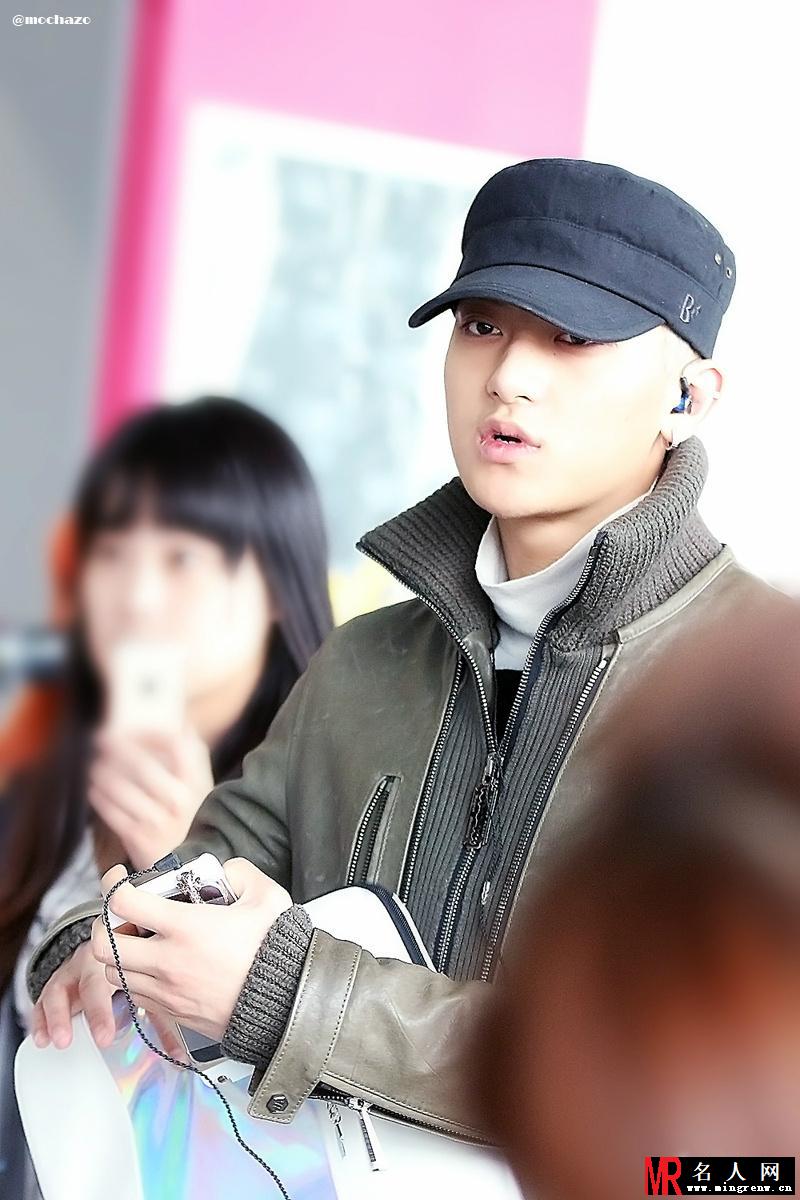 2014年4月EXO北京飞南京机场写真帅气时尚黄子韬图片写真(1)