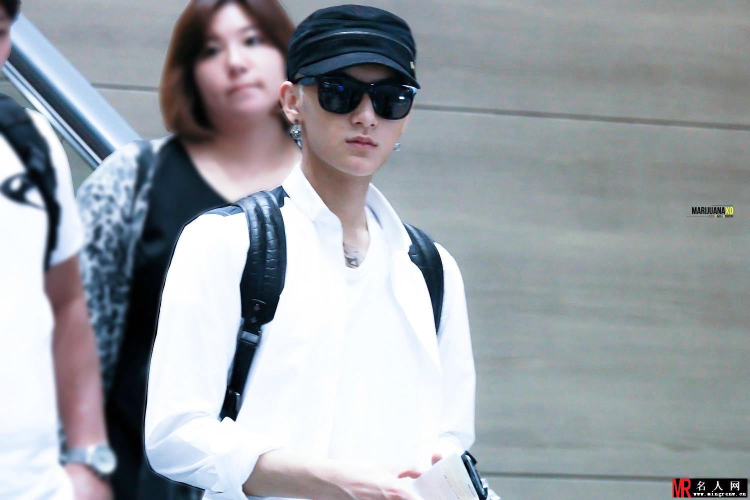2014年6月EXO香港飞韩国机场时尚写真帅气难挡黄子韬图片写真(1)