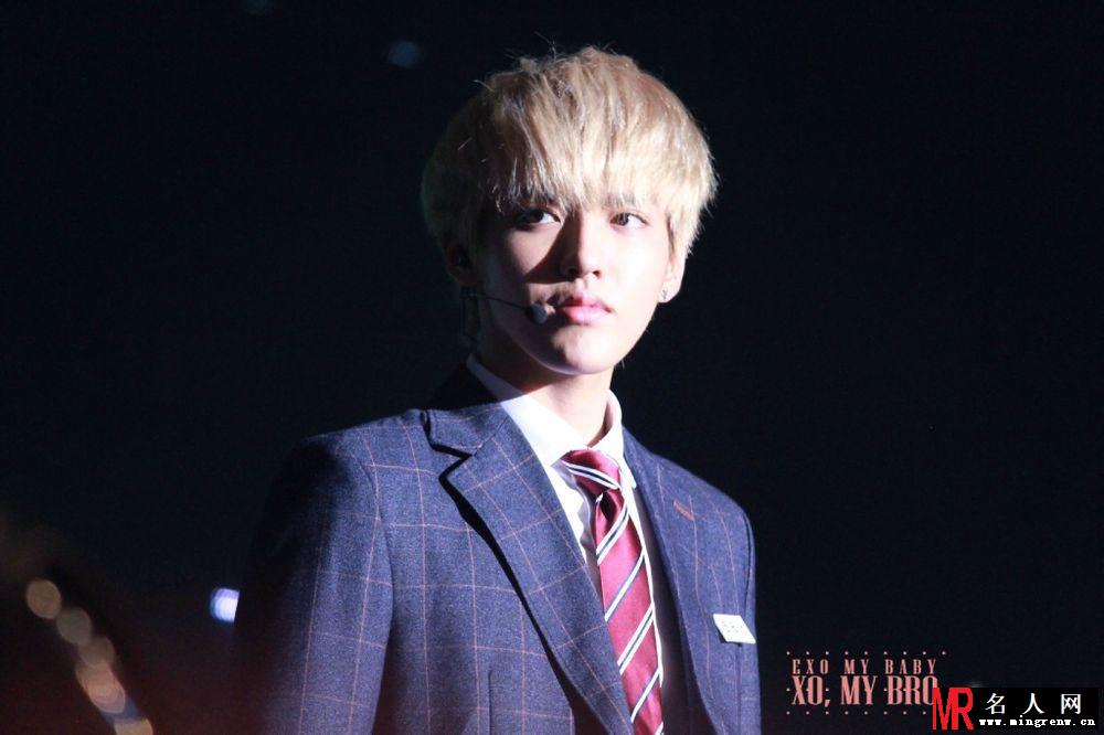 吴亦凡2013年活动现场与EXO众成员卖力表演引爆全场欢呼(1)
