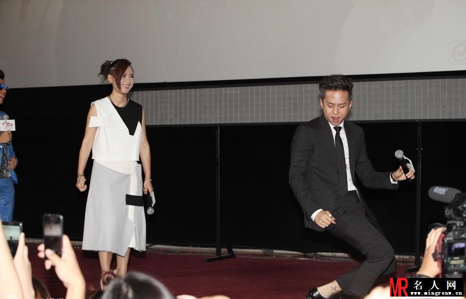 羽泉周笔畅助阵《分大师手》首映笑翻 与邓超斗舞(1)
