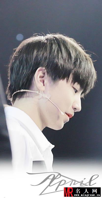 TFBOYS王俊凯《中国文艺》 两个虎牙可爱至极(1)