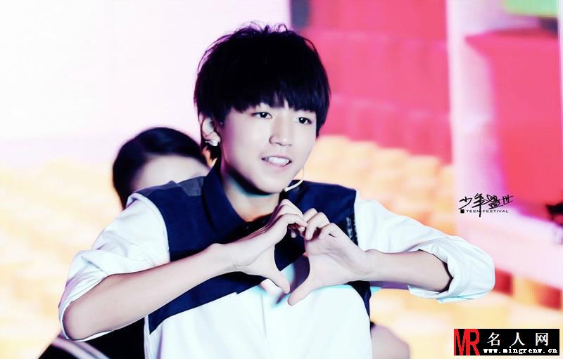 TFBOYS王俊凯《中国文艺》 两个虎牙可爱至极(1)