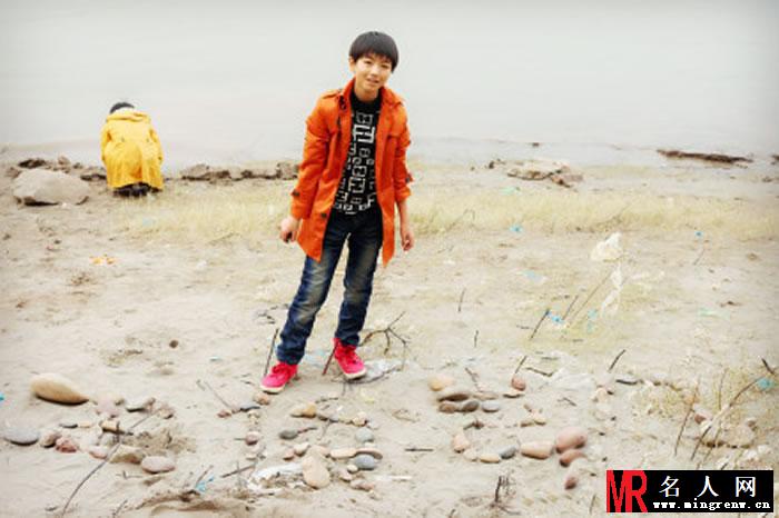 TFBOYS王俊凯2013年青涩生活照集(1)