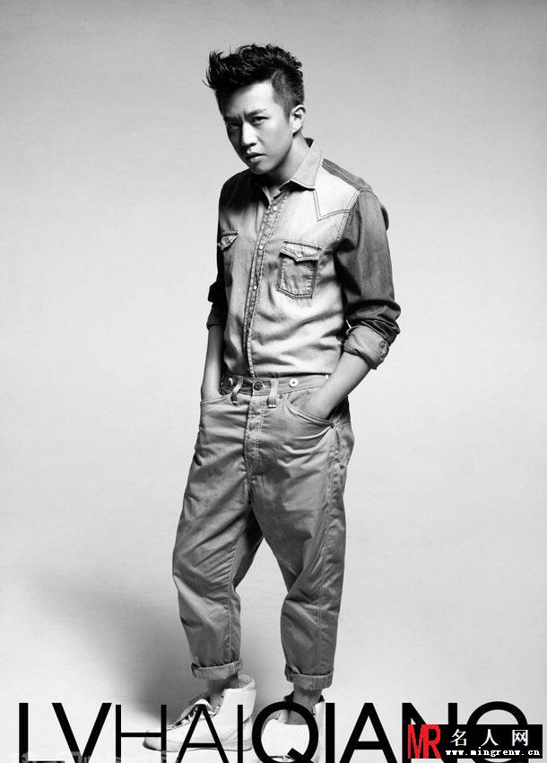 内地当红男演员邓超黑白运动写真帅气十足(1)