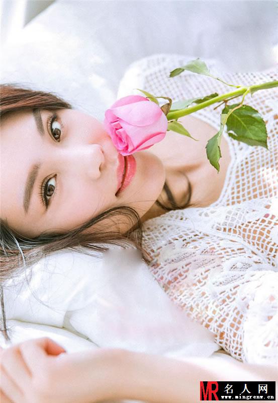 女星韩丹彤唯美写真 酥胸若隐若现(1)