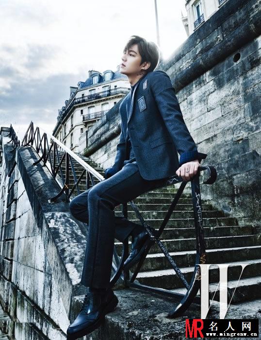 韩星李敏镐W杂志写真 忧郁眼神尽显沧桑(1)