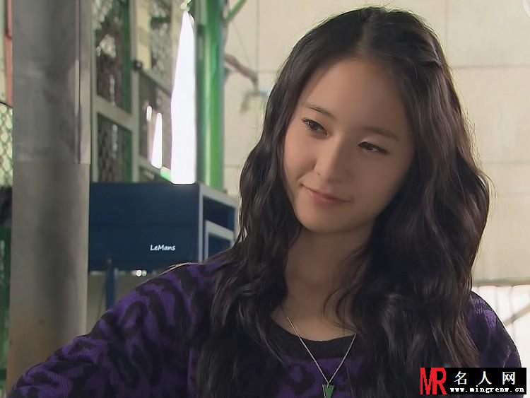 f(x)郑秀晶《越看越可爱》剧照 演绎青春可爱学生妹(1)