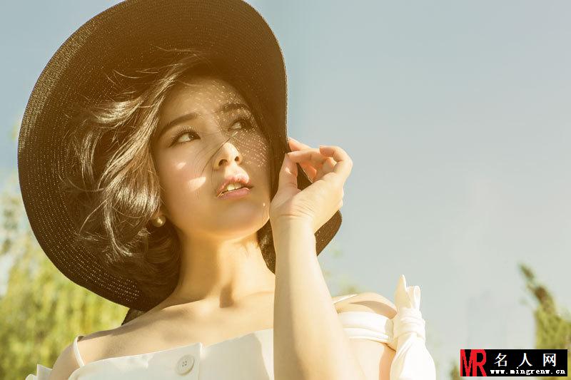王碧儿最新写真 街头徜徉显自在(1)