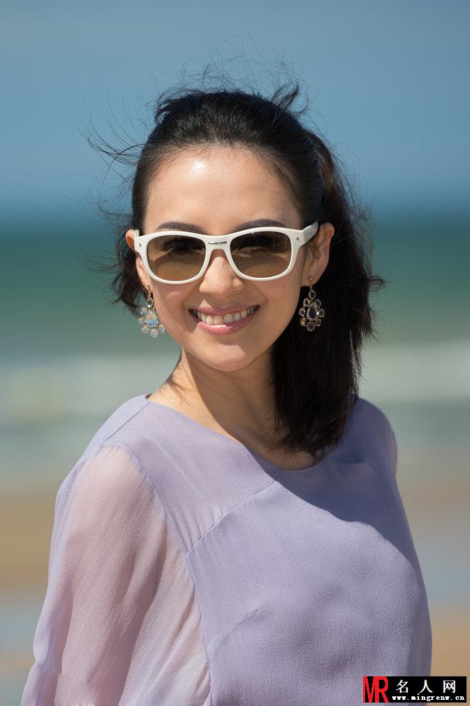 章子怡法国风情浪漫写真 笑容灿烂如朝阳(1)