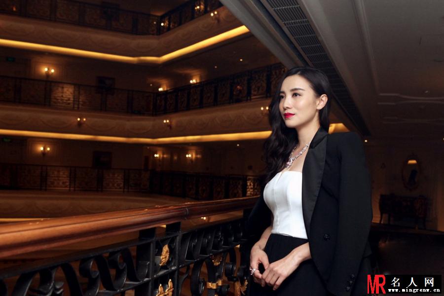 小宋佳现身珠宝活动 高贵耀眼尽显女王气质(1)