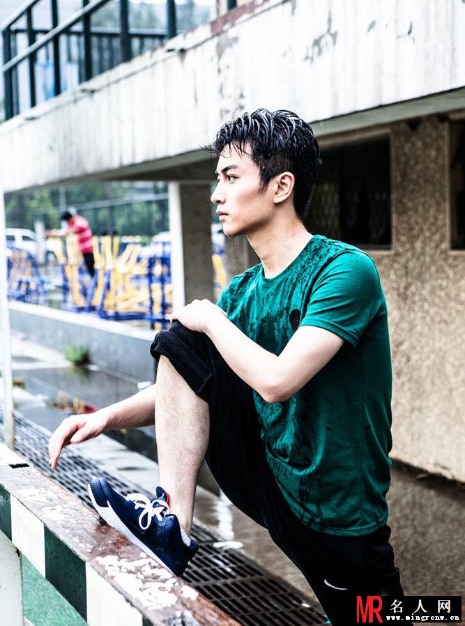 陈晓校园写真曝光 挥汗如雨洋溢青春年华(1)