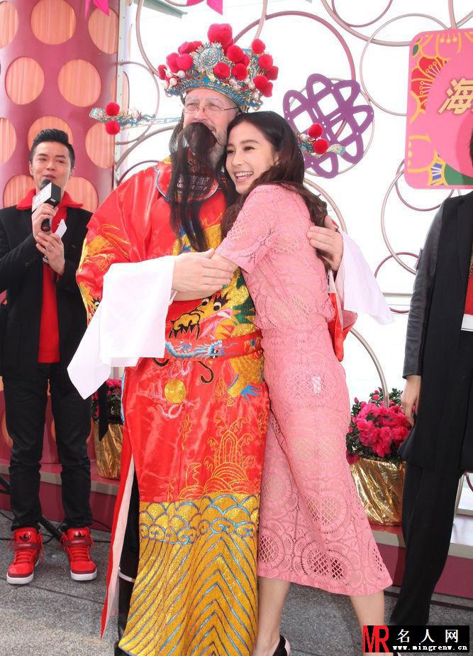 Angelababy着透视裙现身 内裤隐现显性感(1)