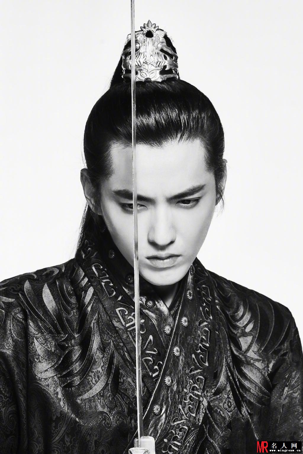 吴亦凡单曲《贰叁》封面写真 古装造型很贵气(1)