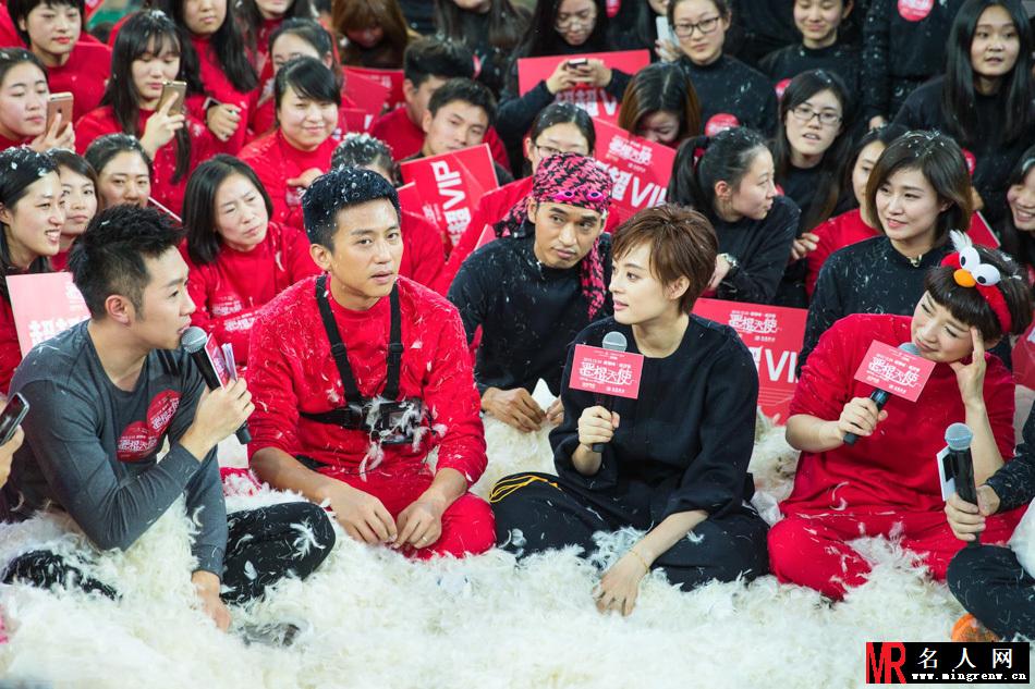 《恶棍天使》发布会 邓超孙俪上演枕头大战(1)