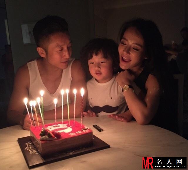 曝邹市明娇妻冉莹颖美艳私照 系央视主持人(1)