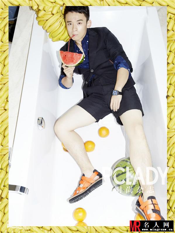 董子健夏日清凉写真 鲜艳搭配尽显青春(1)