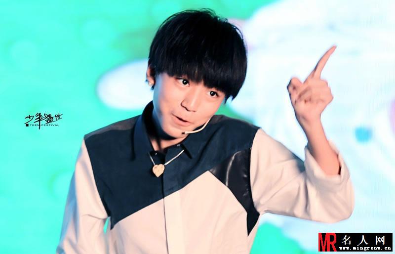 TFBOYS王俊凯《中国文艺》 两个虎牙可爱至极(1)