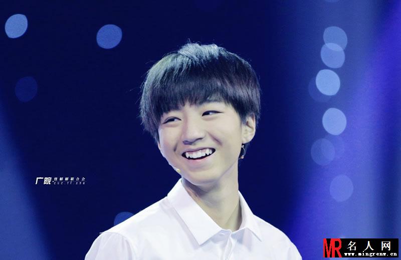 TFBOYS王俊凯《中国文艺》 两个虎牙可爱至极(1)