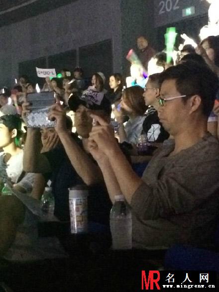 《极限挑战》兄弟集体捧场EXO上海演唱会 张艺兴备受感动(1)