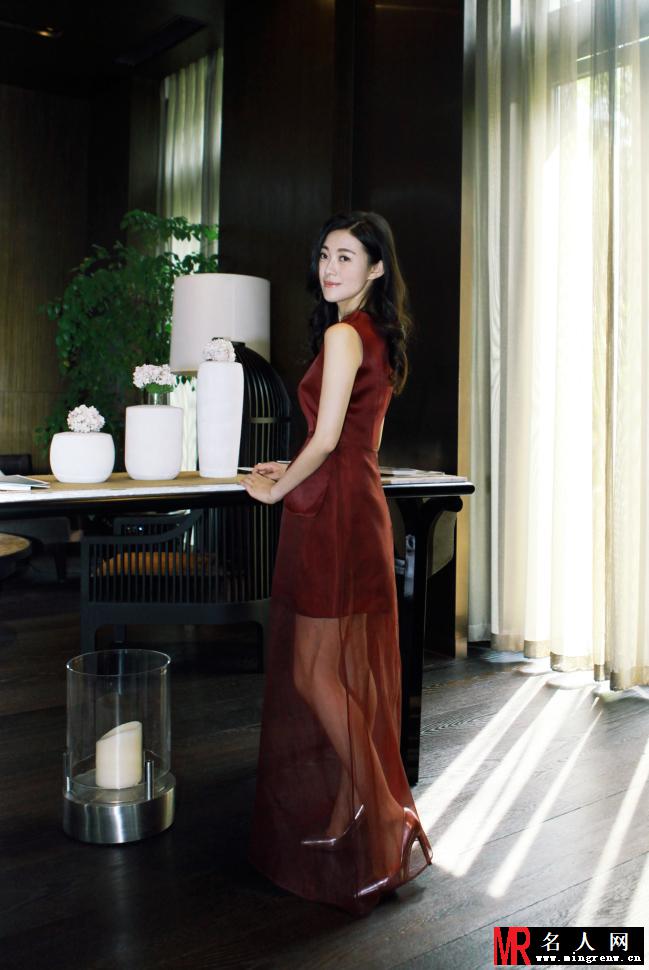 常思思唯美写真曝光 酒红色长裙性感优雅(1)