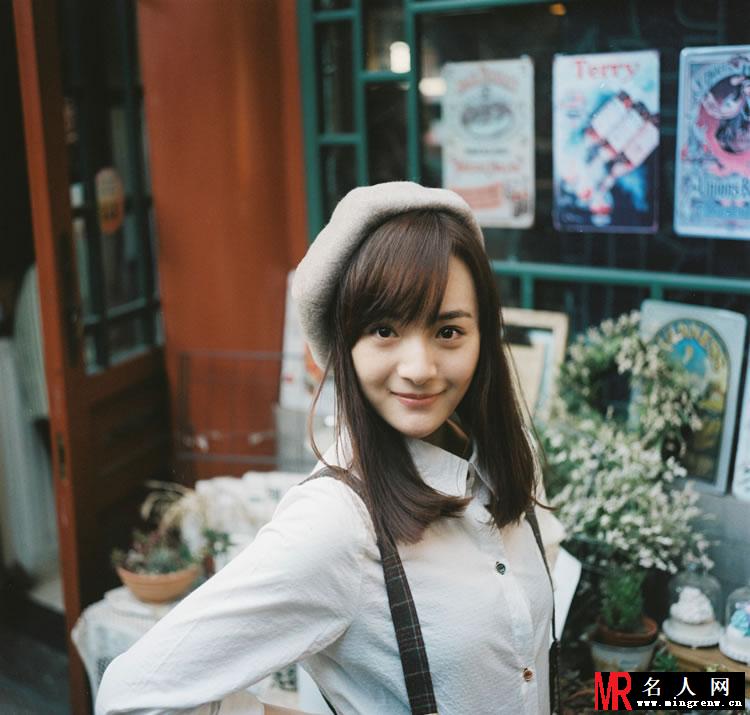 李依纯清纯素颜写真 获封最美校花(1)