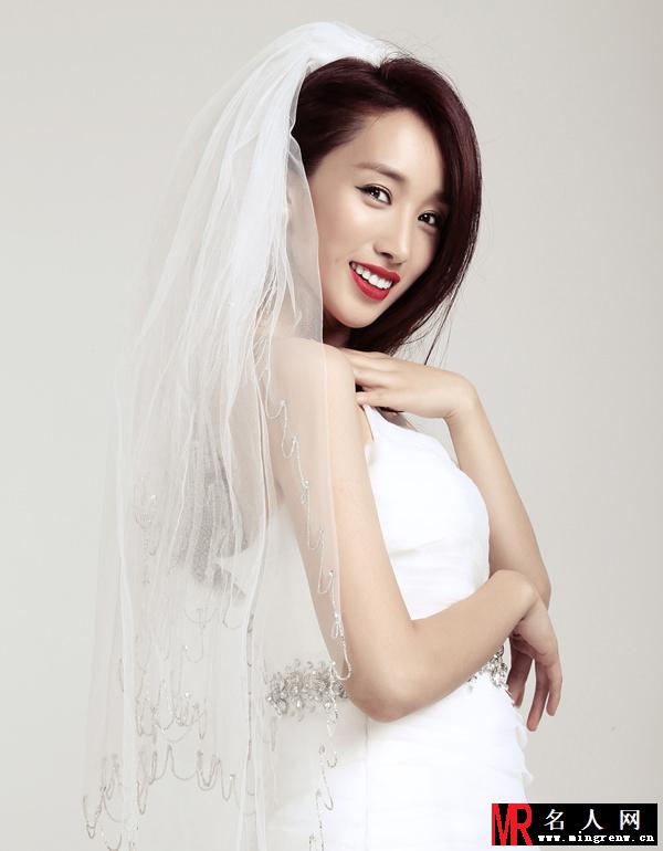 李依蔓婚纱大片曝光 笑容灿烂美丽动人(1)