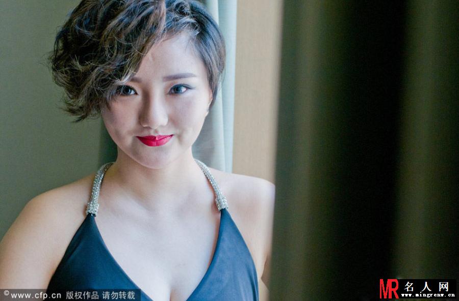 前超女王梓整容后首次露面 浓妆艳抹酷似大妈(1)