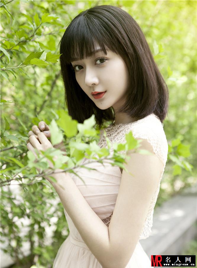 潘之琳精致写真 红唇彰显俏丽容颜(1)