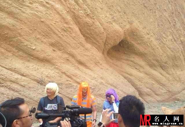 爸爸变身非主流美少女 村长搔首弄姿(1)