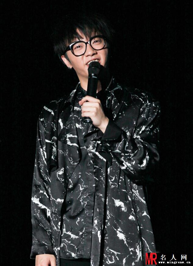 华晨宇火星演唱会 天坑皮肤遭嫌弃(1)
