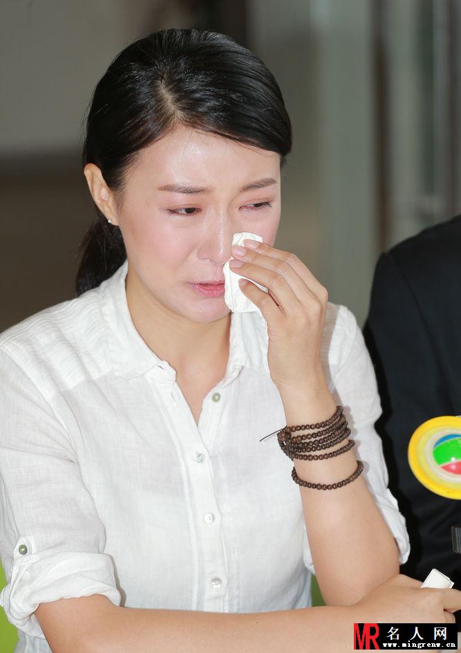 马赛不雅视频遭泄 记者会痛哭流涕(1)