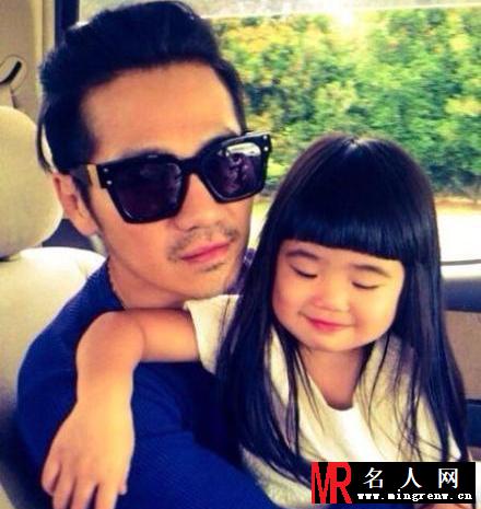曹格女儿强吻Kimi 俩家预订娃娃亲(1)
