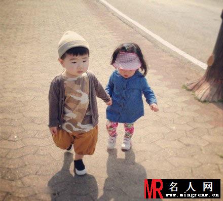 韩国喜感正太妹妹曝光 兄妹合影激萌(1)
