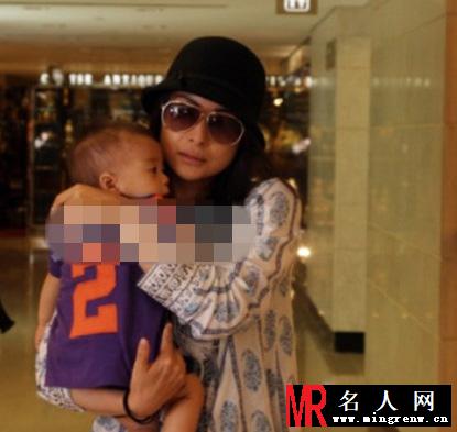 郭晶晶爱子正面照曝光 机灵可爱呆萌(1)