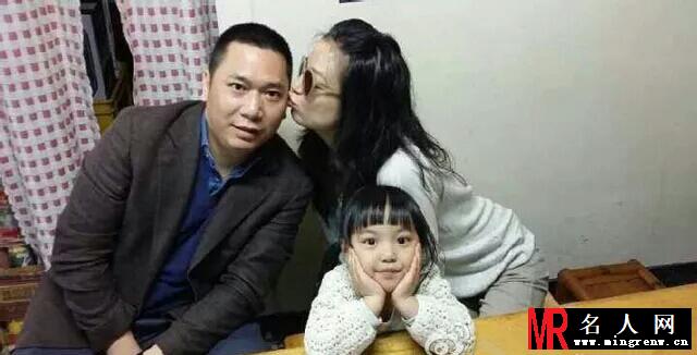 赵薇携女儿四月探望琼瑶 亲密互动似家人(1)