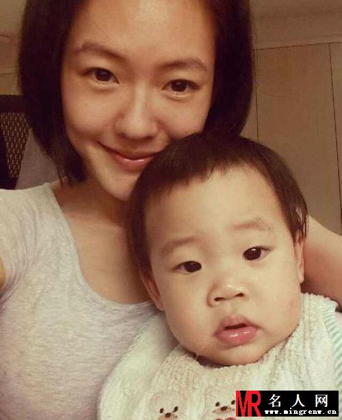 小S今晒与三女儿合照 网友惊呼撞脸周杰伦(1)