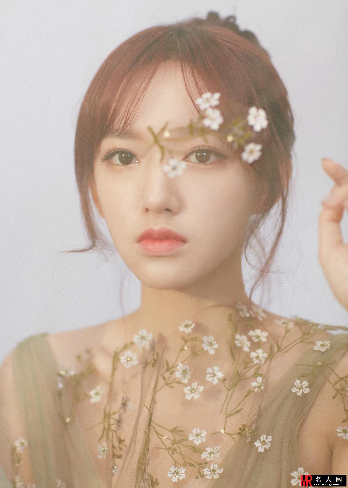 程潇出席风格大赏 尽显美少女清新灵动(1)