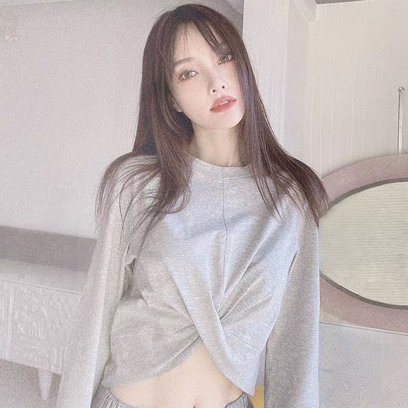 李小璐变网店模特 穿露脐装性感扭腰(1)