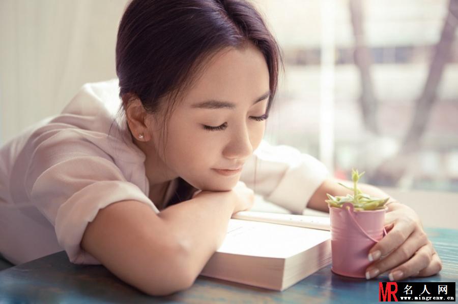 杨蓉唯美家居写真 气质温婉动人(1)