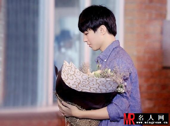 TFBOYS加盟《偶像来了》手捧鲜花见女神(1)