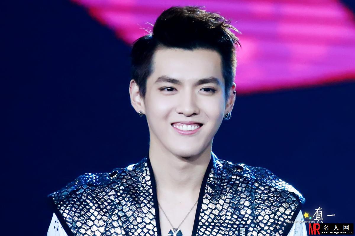 2013年EXO音乐风云榜表演吴亦凡图片 颜值太高引爆全场(1)