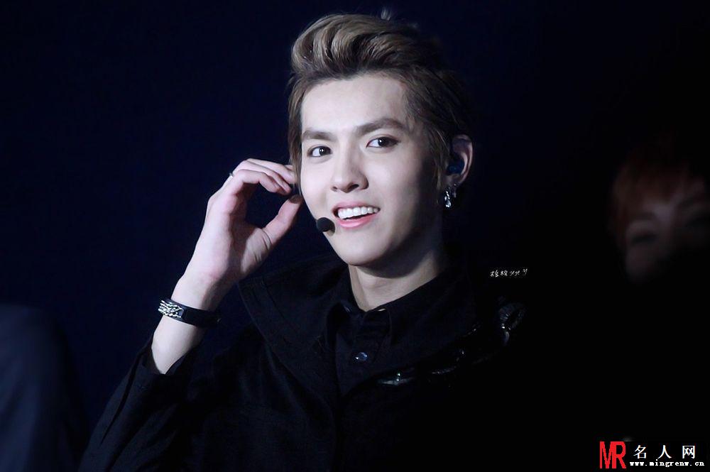 吴亦凡2013年亮相韩国SMWEEK火爆现场 颜值惊人(1)