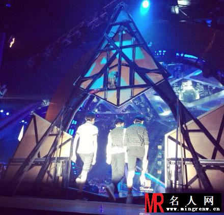 TFBOYS参加《少年中国强》 节目录制(1)
