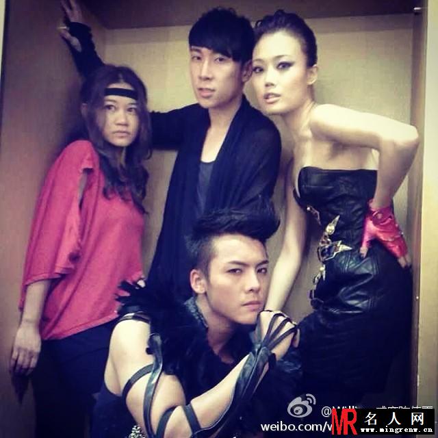 陈伟霆微博自拍2014上半年合集 与李易峰再次合作默契自拍(1)